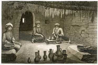 Interno di un laboratorio di ceramica, dal Volume II Arti e Mestieri di 